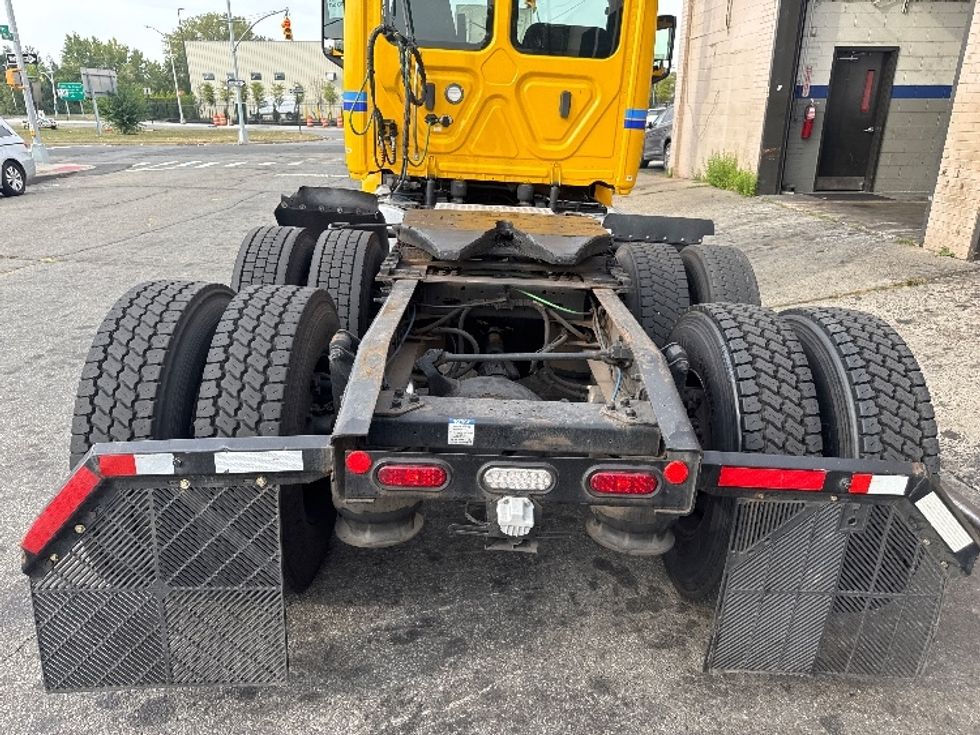 Day Cab Tractor-Heavy Duty Tractors-Freightliner-2020-T12664ST-Jamaica-NY-476,407\n\t\tmiles-$ 39,250 - Image 6