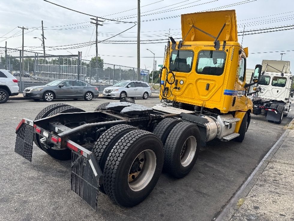 Day Cab Tractor-Heavy Duty Tractors-Freightliner-2020-T12664ST-Jamaica-NY-476,407\n\t\tmiles-$ 39,250 - Image 7