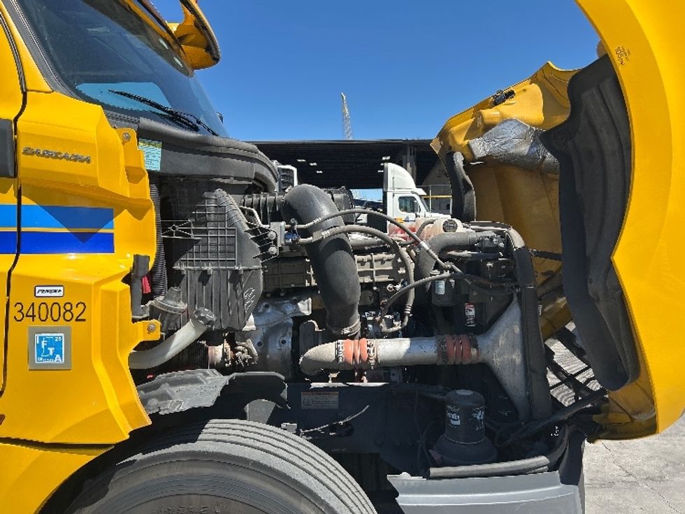 Day Cab Tractor-Heavy Duty Tractors-Freightliner-2020-T12664ST-Jamaica-NY-663,369\n\t\tmiles-$ 27,750 - Image 15