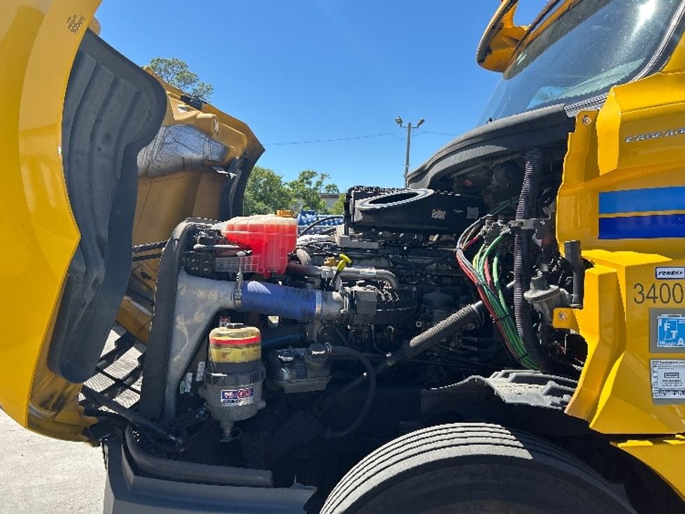 Day Cab Tractor-Heavy Duty Tractors-Freightliner-2020-T12664ST-Jamaica-NY-663,369\n\t\tmiles-$ 27,750 - Image 16