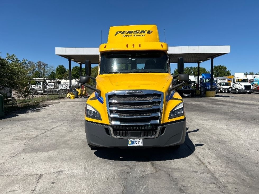 Day Cab Tractor-Heavy Duty Tractors-Freightliner-2020-T12664ST-Jamaica-NY-663,369\n\t\tmiles-$ 27,750 - Image 2