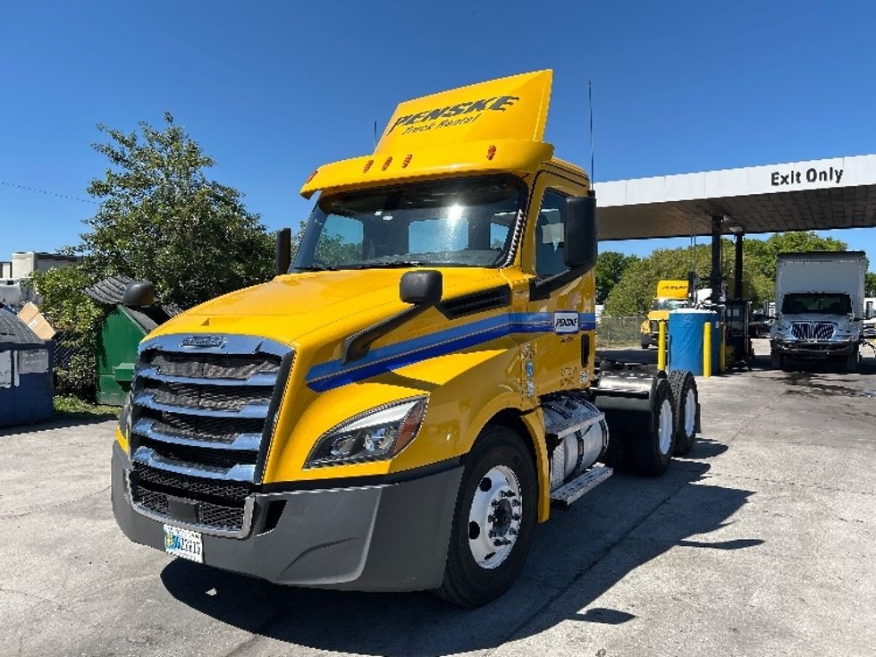 Day Cab Tractor-Heavy Duty Tractors-Freightliner-2020-T12664ST-Jamaica-NY-663,369\n\t\tmiles-$ 27,750 - Image 3