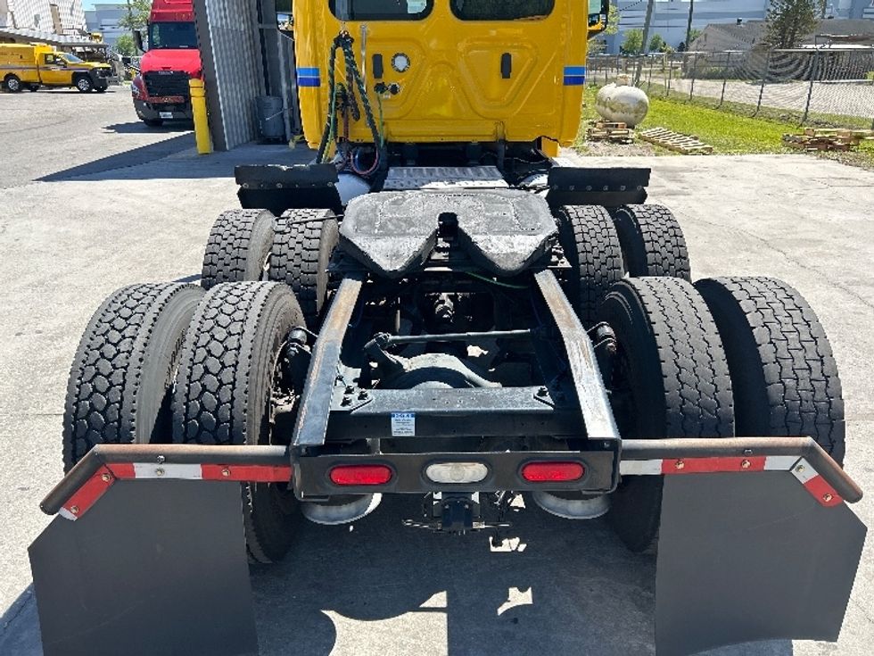 Day Cab Tractor-Heavy Duty Tractors-Freightliner-2020-T12664ST-Jamaica-NY-663,369\n\t\tmiles-$ 27,750 - Image 6