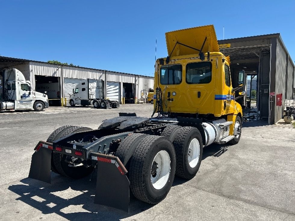 Day Cab Tractor-Heavy Duty Tractors-Freightliner-2020-T12664ST-Jamaica-NY-663,369\n\t\tmiles-$ 27,750 - Image 7