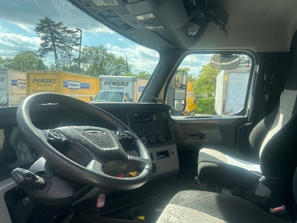 Day Cab Tractor-Heavy Duty Tractors-Freightliner-2020-T12664ST-Jessup-MD-258,755\n\t\tmiles-$ 58,000 - Image 10