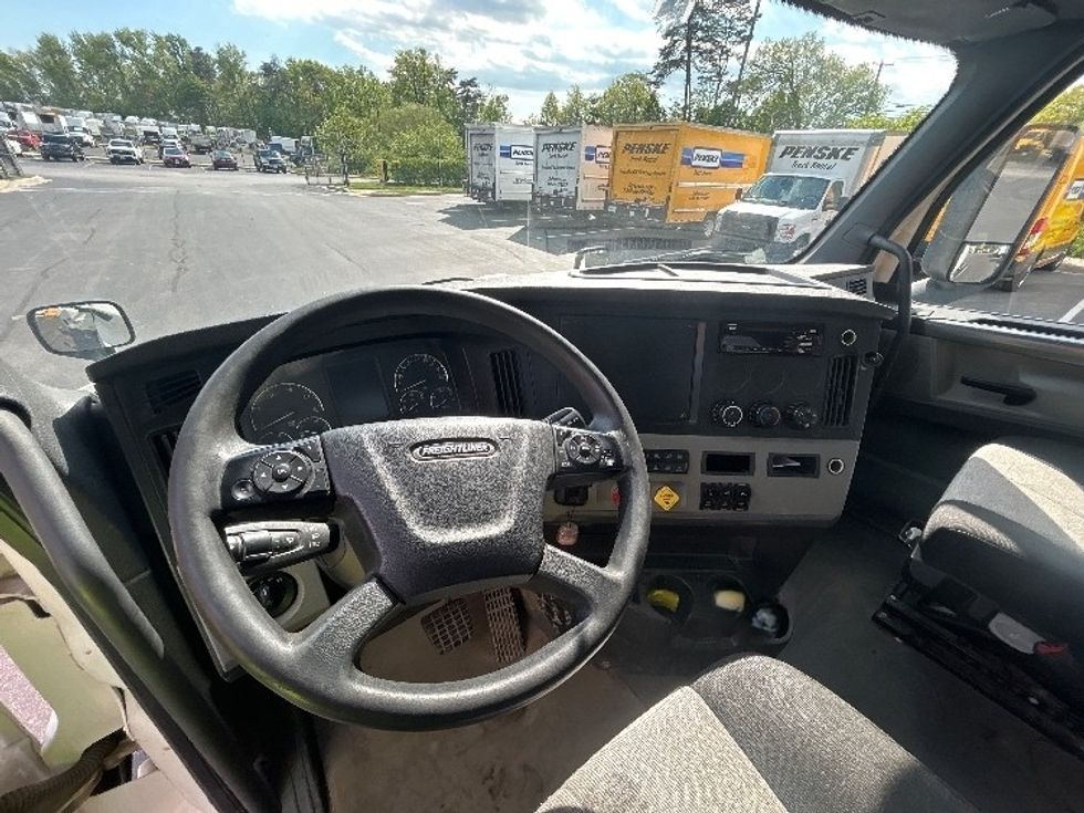 Day Cab Tractor-Heavy Duty Tractors-Freightliner-2020-T12664ST-Jessup-MD-258,755\n\t\tmiles-$ 58,000 - Image 11