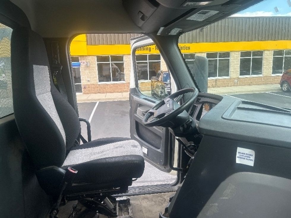 Day Cab Tractor-Heavy Duty Tractors-Freightliner-2020-T12664ST-Jessup-MD-258,755\n\t\tmiles-$ 58,000 - Image 14