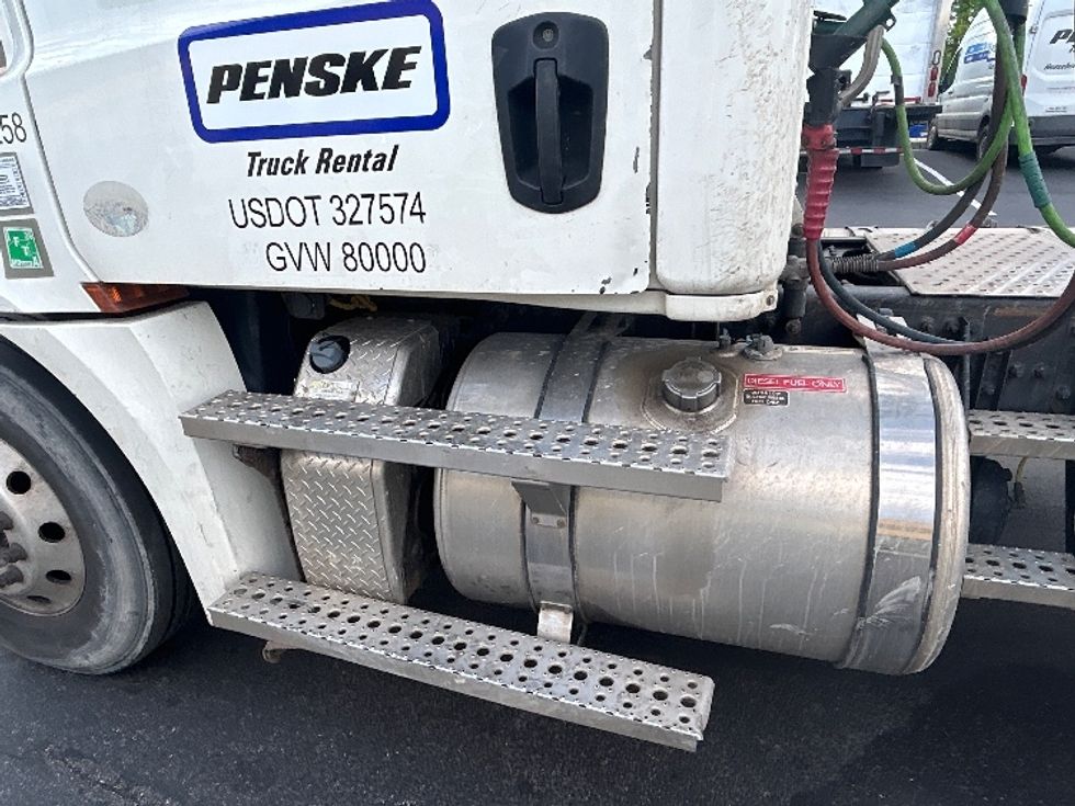 Day Cab Tractor-Heavy Duty Tractors-Freightliner-2020-T12664ST-Jessup-MD-258,755\n\t\tmiles-$ 58,000 - Image 17