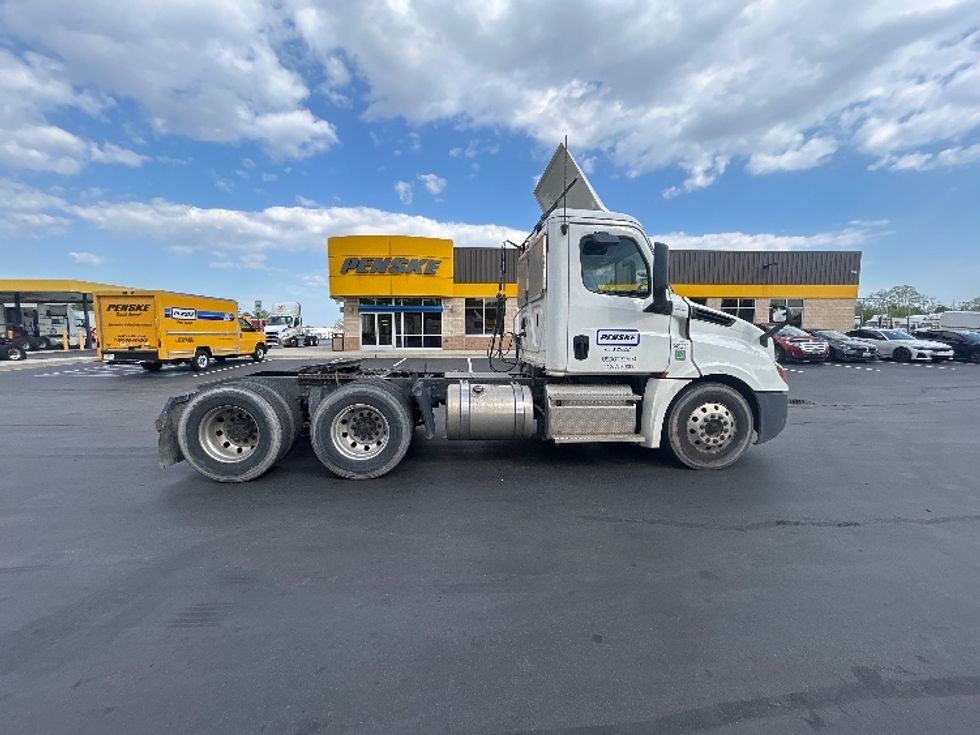 Day Cab Tractor-Heavy Duty Tractors-Freightliner-2020-T12664ST-Jessup-MD-258,755\n\t\tmiles-$ 58,000 - Image 8