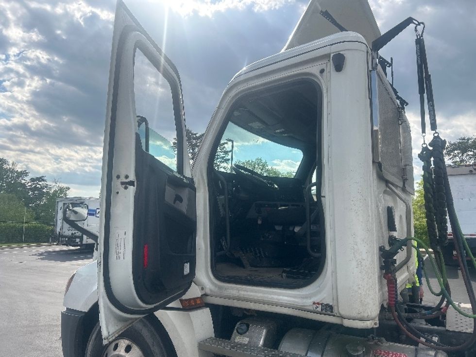 Day Cab Tractor-Heavy Duty Tractors-Freightliner-2020-T12664ST-Jessup-MD-258,755\n\t\tmiles-$ 58,000 - Image 9