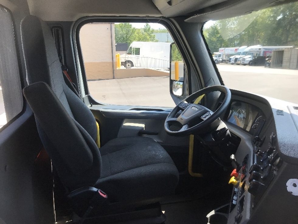 Day Cab Tractor-Heavy Duty Tractors-Freightliner-2020-T12664ST-Jessup-PA-321,763\n\t\tmiles-$ 63,500 - Image 14