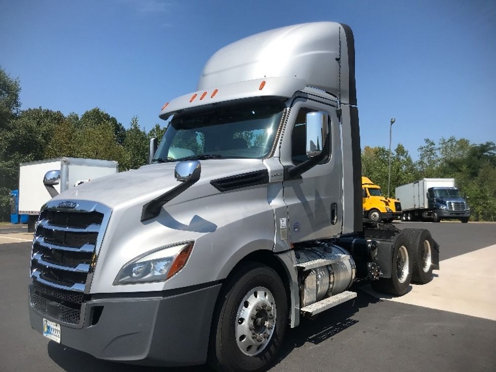Day Cab Tractor-Heavy Duty Tractors-Freightliner-2020-T12664ST-Jessup-PA-321,763\n\t\tmiles-$ 63,500 - Image 3