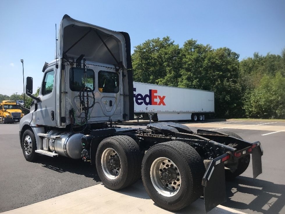 Day Cab Tractor-Heavy Duty Tractors-Freightliner-2020-T12664ST-Jessup-PA-321,763\n\t\tmiles-$ 63,500 - Image 5
