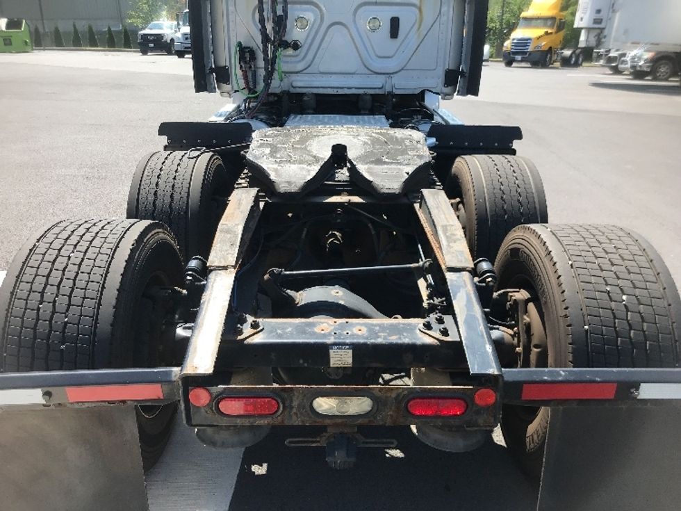 Day Cab Tractor-Heavy Duty Tractors-Freightliner-2020-T12664ST-Jessup-PA-321,763\n\t\tmiles-$ 63,500 - Image 6