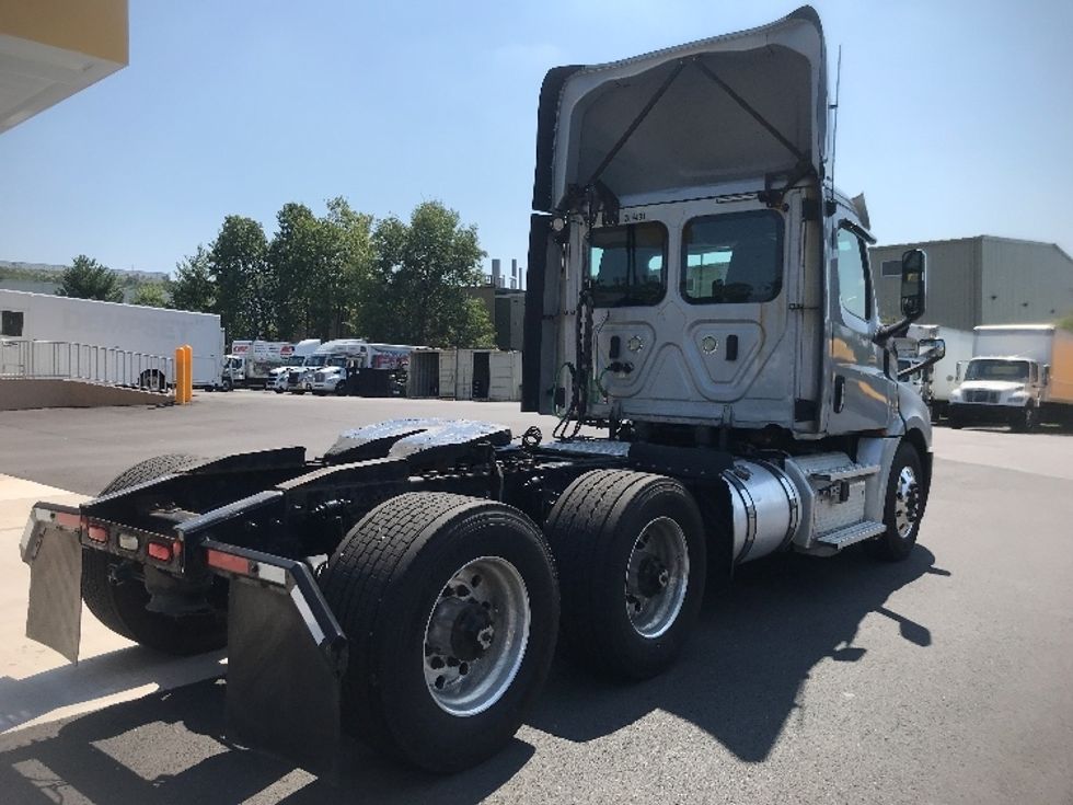 Day Cab Tractor-Heavy Duty Tractors-Freightliner-2020-T12664ST-Jessup-PA-321,763\n\t\tmiles-$ 63,500 - Image 7