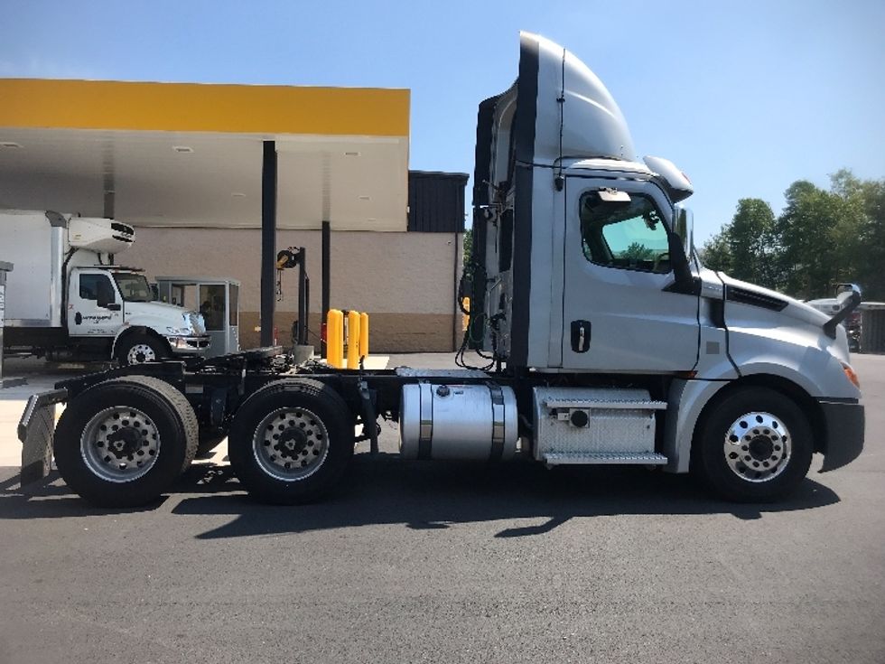 Day Cab Tractor-Heavy Duty Tractors-Freightliner-2020-T12664ST-Jessup-PA-321,763\n\t\tmiles-$ 63,500 - Image 8