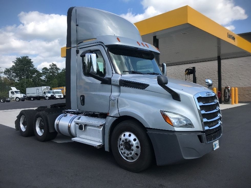Day Cab Tractor-Heavy Duty Tractors-Freightliner-2020-T12664ST-Jessup-PA-405,781\n\t\tmiles-$ 57,000 - Image 1