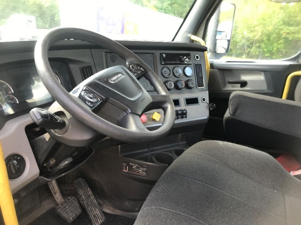 Day Cab Tractor-Heavy Duty Tractors-Freightliner-2020-T12664ST-Jessup-PA-405,781\n\t\tmiles-$ 57,000 - Image 10