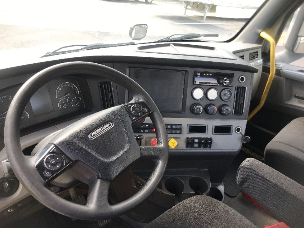 Day Cab Tractor-Heavy Duty Tractors-Freightliner-2020-T12664ST-Jessup-PA-405,781\n\t\tmiles-$ 57,000 - Image 11