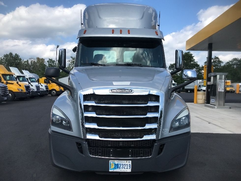 Day Cab Tractor-Heavy Duty Tractors-Freightliner-2020-T12664ST-Jessup-PA-405,781\n\t\tmiles-$ 57,000 - Image 2