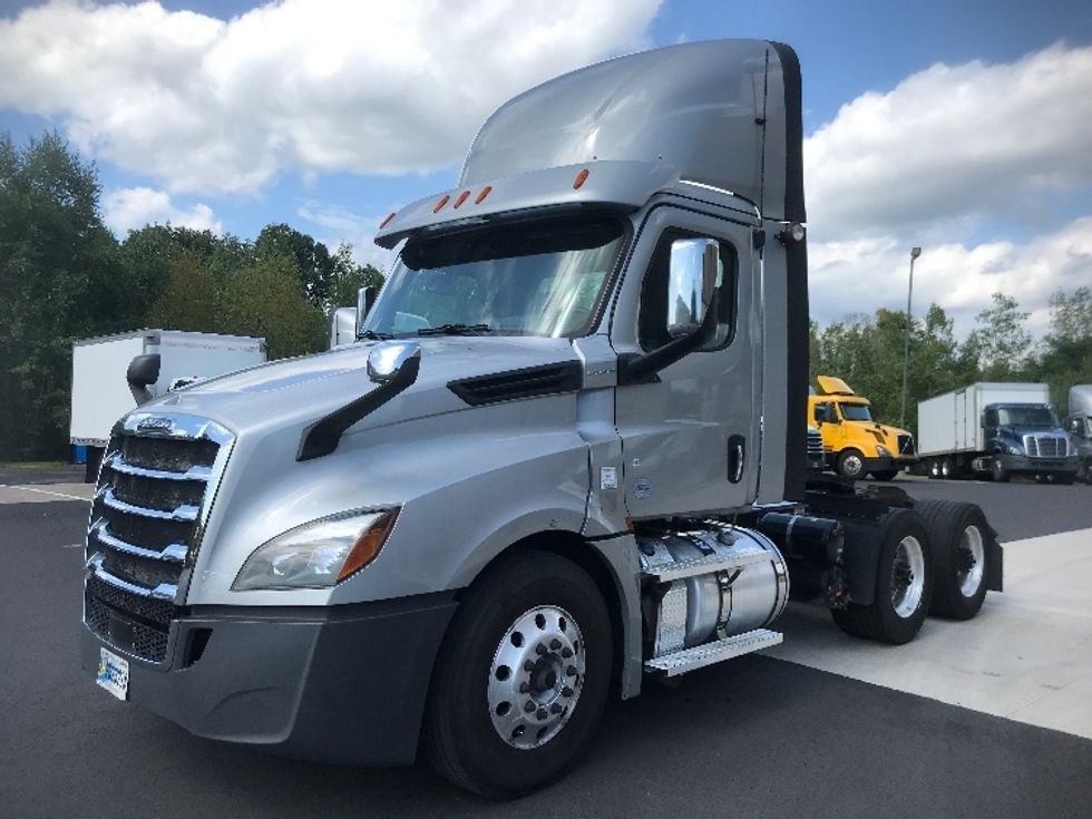 Day Cab Tractor-Heavy Duty Tractors-Freightliner-2020-T12664ST-Jessup-PA-405,781\n\t\tmiles-$ 57,000 - Image 3