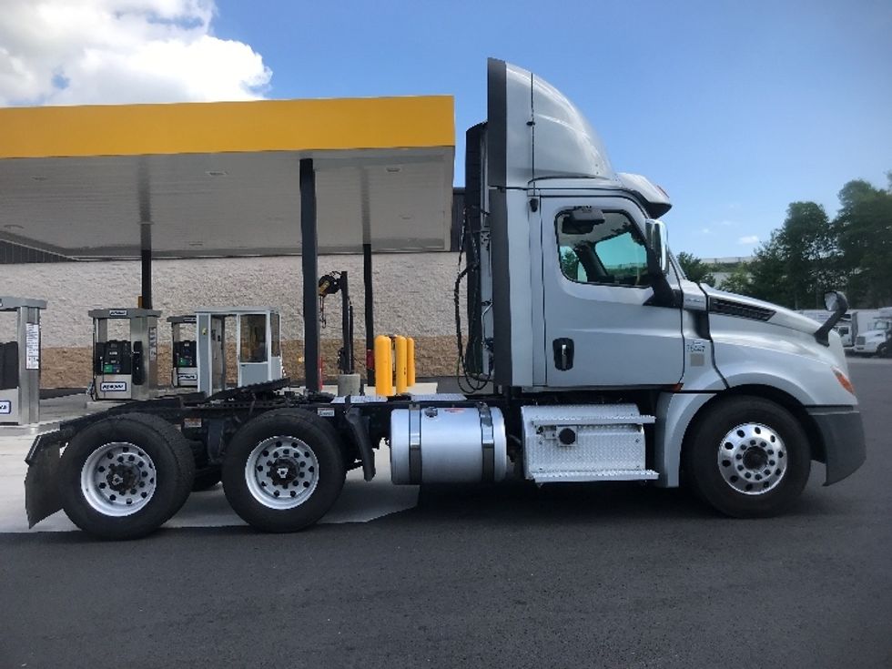 Day Cab Tractor-Heavy Duty Tractors-Freightliner-2020-T12664ST-Jessup-PA-405,781\n\t\tmiles-$ 57,000 - Image 8