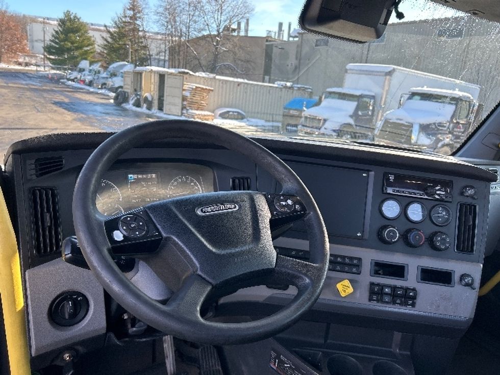 Day Cab Tractor-Heavy Duty Tractors-Freightliner-2020-T12664ST-Jessup-PA-436,373\n\t\tmiles-$ 43,000 - Image 11