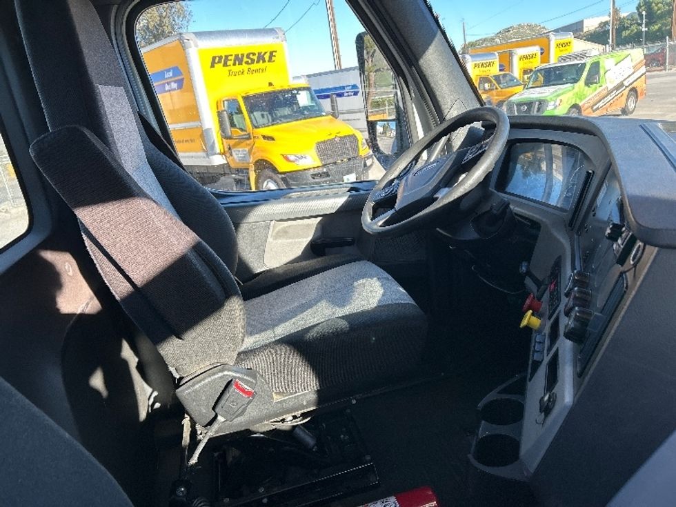 Day Cab Tractor-Heavy Duty Tractors-Freightliner-2020-T12664ST-Jurupa Valley-CA-272,392\n\t\tmiles-$ 60,250 - Image 14