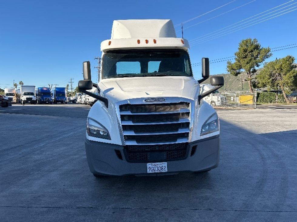 Day Cab Tractor-Heavy Duty Tractors-Freightliner-2020-T12664ST-Jurupa Valley-CA-272,392\n\t\tmiles-$ 60,250 - Image 2