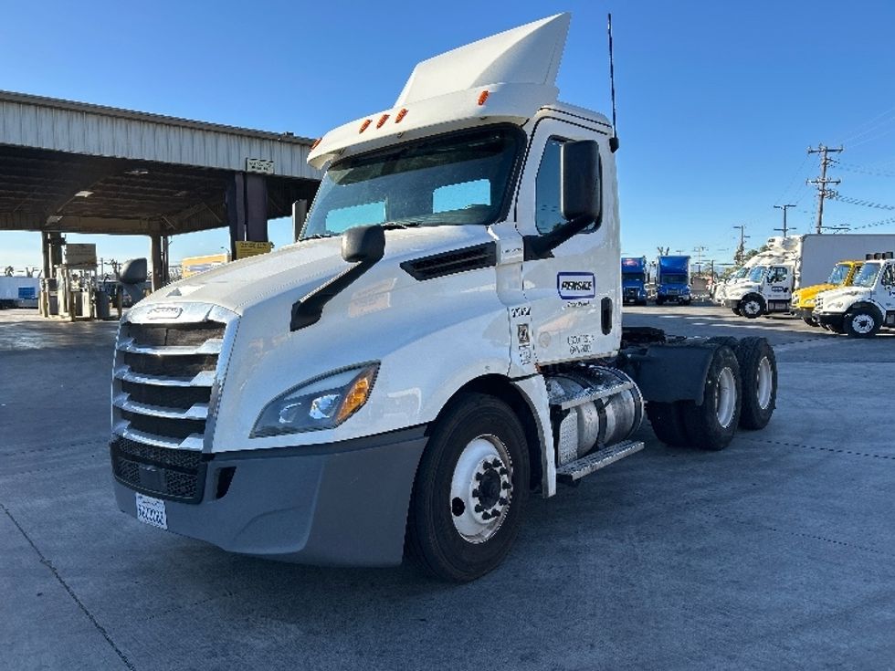 Day Cab Tractor-Heavy Duty Tractors-Freightliner-2020-T12664ST-Jurupa Valley-CA-272,392\n\t\tmiles-$ 60,250 - Image 3