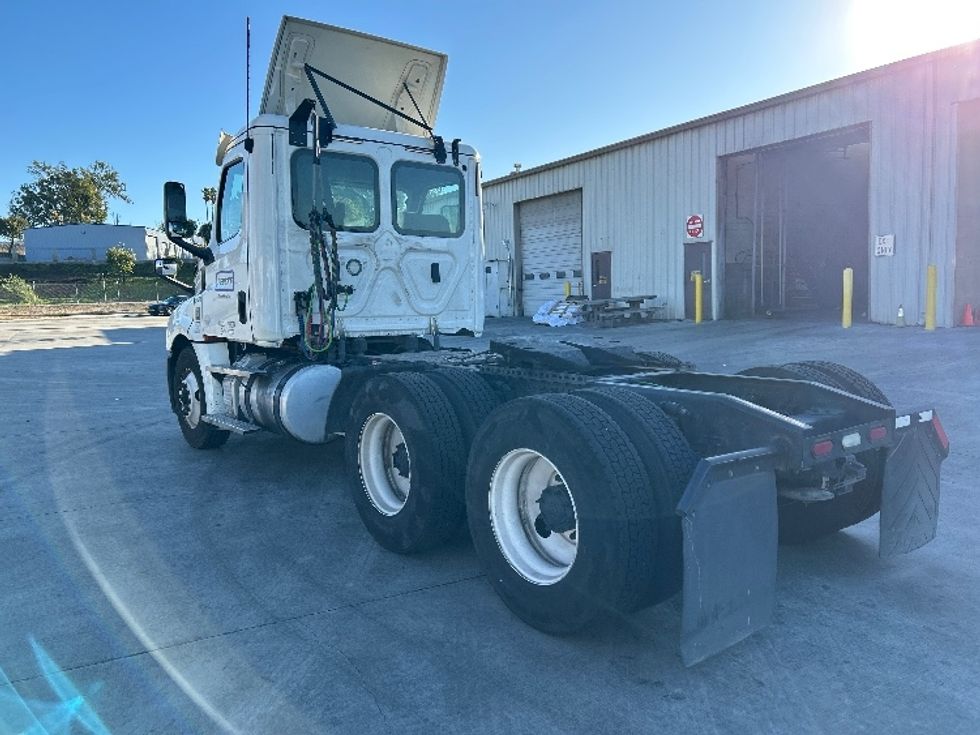 Day Cab Tractor-Heavy Duty Tractors-Freightliner-2020-T12664ST-Jurupa Valley-CA-272,392\n\t\tmiles-$ 60,250 - Image 5