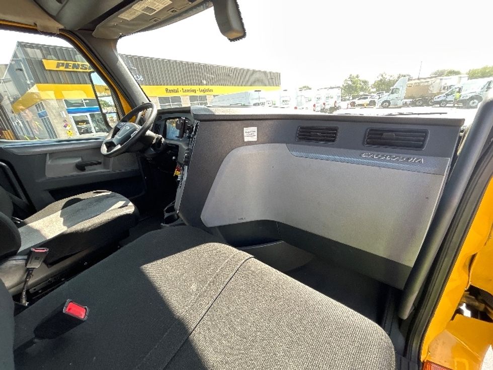 Day Cab Tractor-Heavy Duty Tractors-Freightliner-2020-T12664ST-Jurupa Valley-CA-395,398\n\t\tmiles-$ 52,000 - Image 13