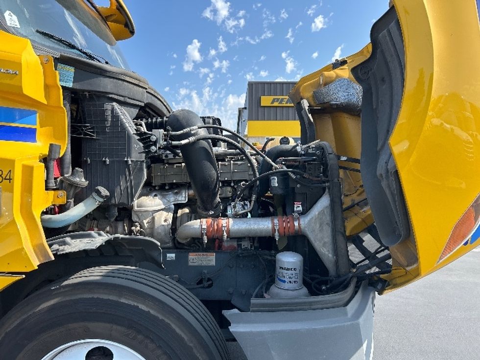 Day Cab Tractor-Heavy Duty Tractors-Freightliner-2020-T12664ST-Jurupa Valley-CA-395,398\n\t\tmiles-$ 52,000 - Image 15