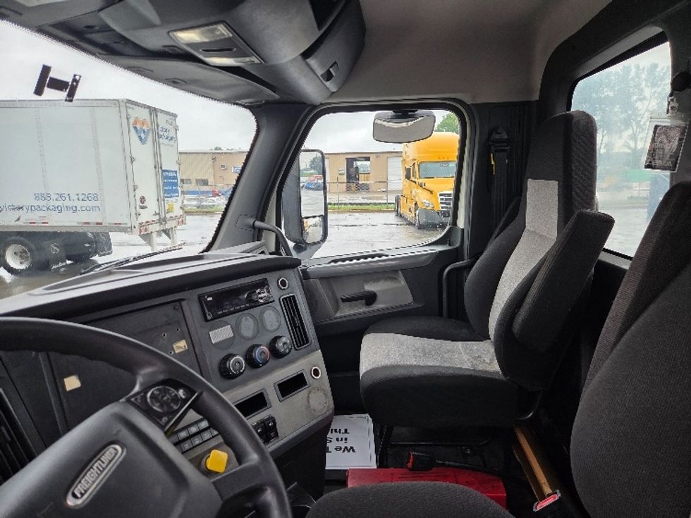 Day Cab Tractor-Heavy Duty Tractors-Freightliner-2020-T12664ST-Kansas City-MO-224,241\n\t\tmiles-$ 61,250 - Image 10