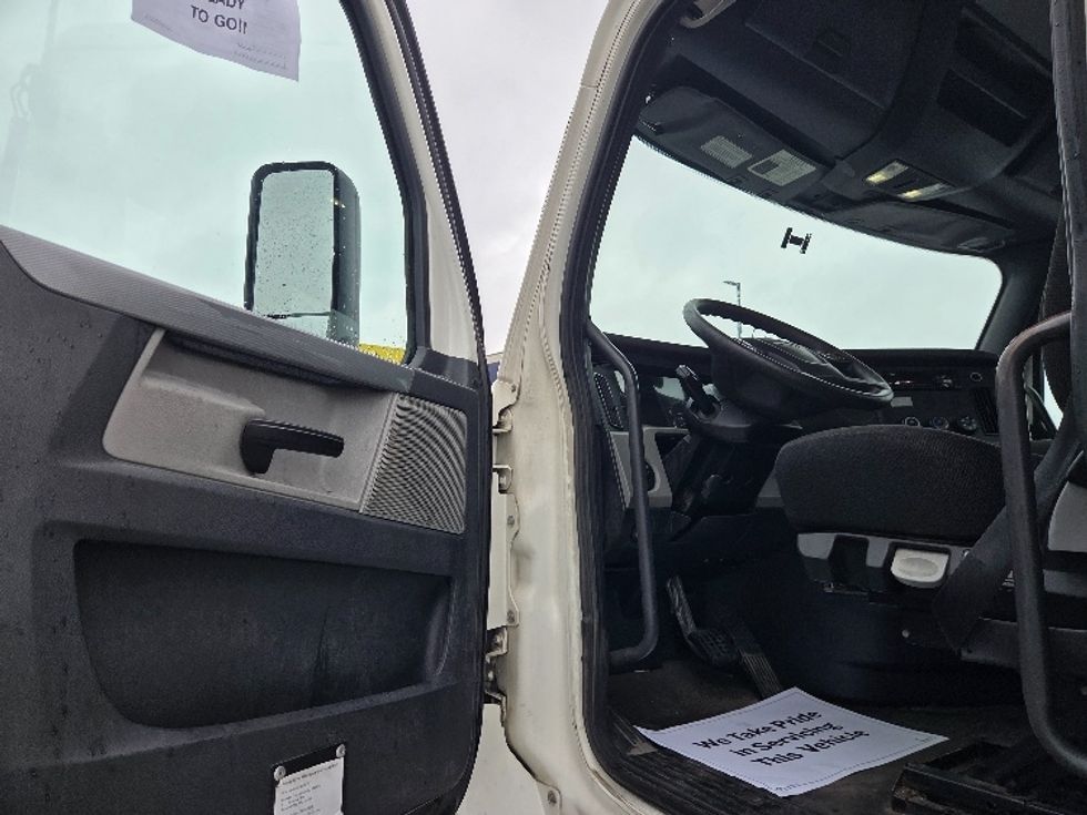 Day Cab Tractor-Heavy Duty Tractors-Freightliner-2020-T12664ST-Kansas City-MO-224,241\n\t\tmiles-$ 61,250 - Image 9