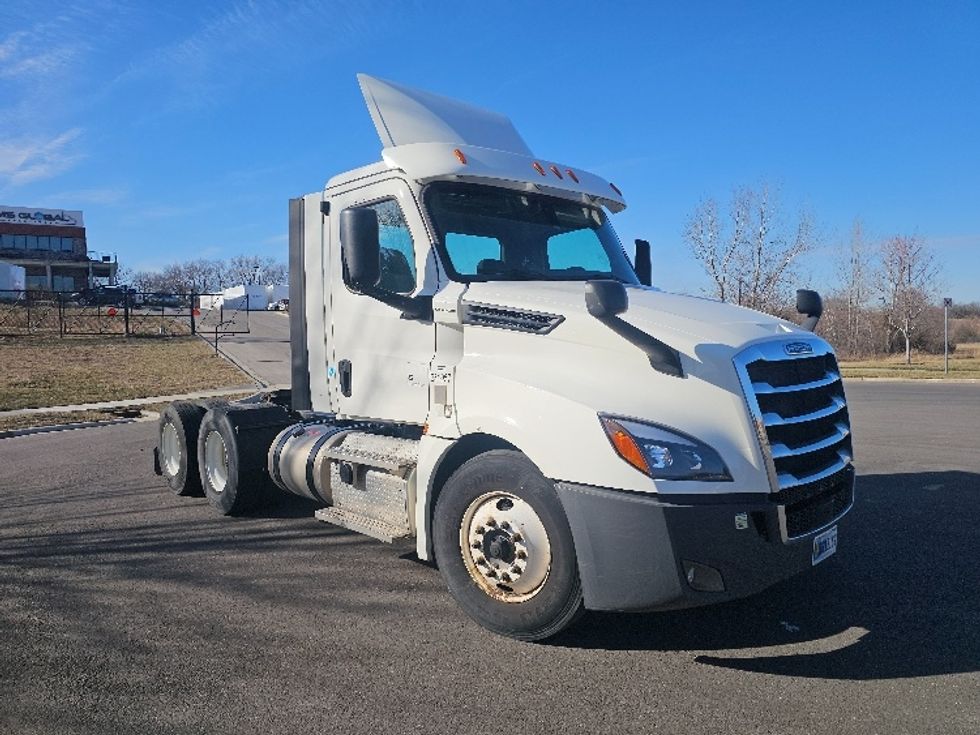Day Cab Tractor-Heavy Duty Tractors-Freightliner-2020-T12664ST-Kansas City-MO-375,217\n\t\tmiles-$ 51,750 - Image 1