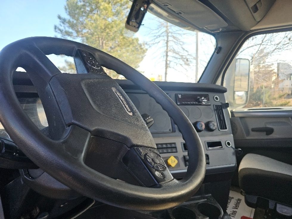 Day Cab Tractor-Heavy Duty Tractors-Freightliner-2020-T12664ST-Kansas City-MO-375,217\n\t\tmiles-$ 51,750 - Image 10