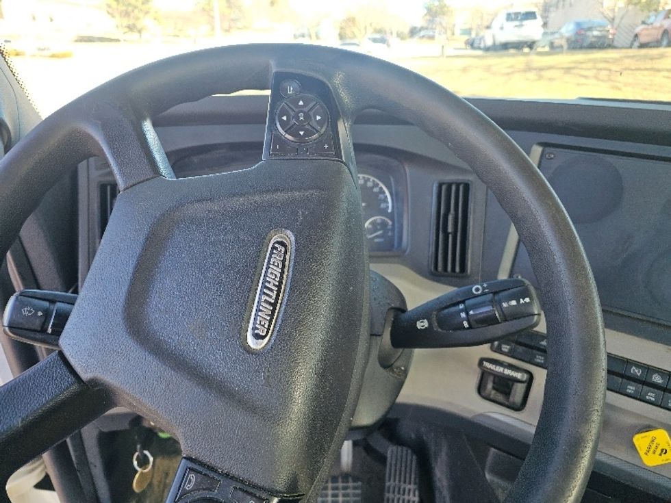 Day Cab Tractor-Heavy Duty Tractors-Freightliner-2020-T12664ST-Kansas City-MO-375,217\n\t\tmiles-$ 51,750 - Image 11