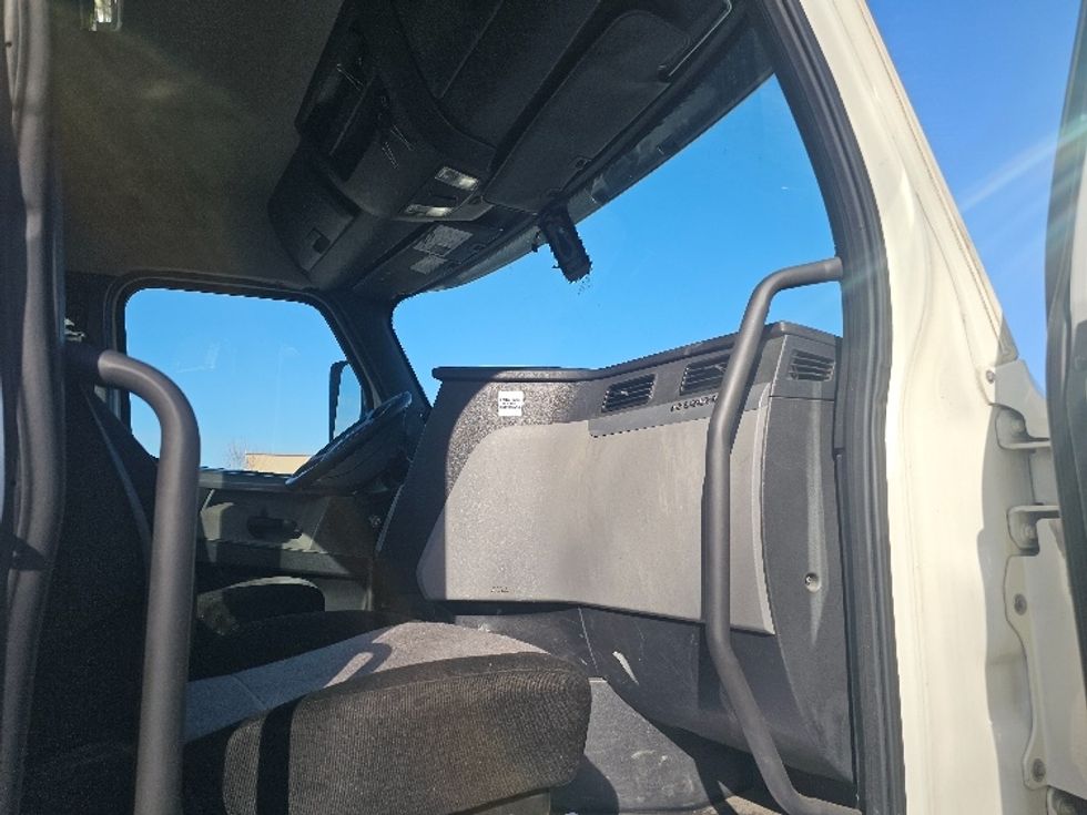 Day Cab Tractor-Heavy Duty Tractors-Freightliner-2020-T12664ST-Kansas City-MO-375,217\n\t\tmiles-$ 51,750 - Image 12