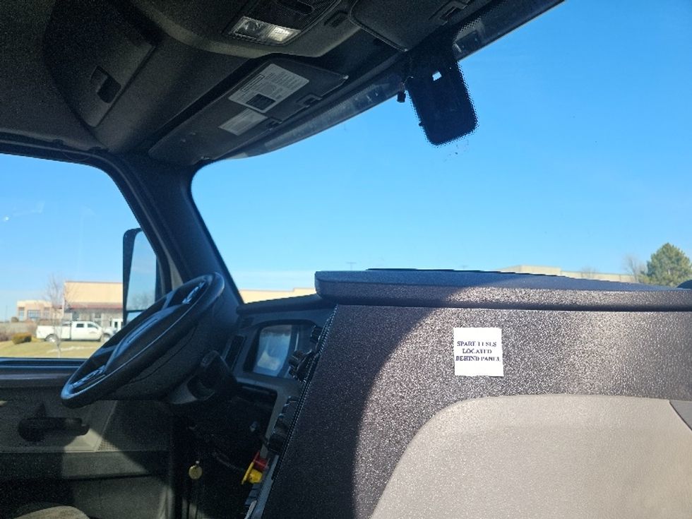 Day Cab Tractor-Heavy Duty Tractors-Freightliner-2020-T12664ST-Kansas City-MO-375,217\n\t\tmiles-$ 51,750 - Image 14