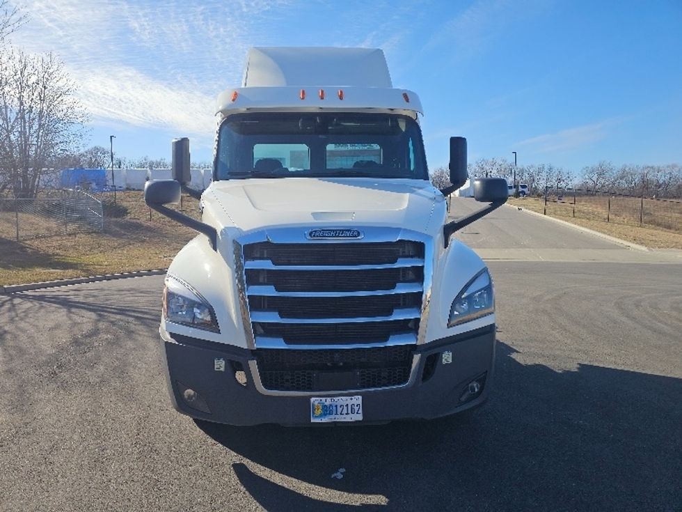 Day Cab Tractor-Heavy Duty Tractors-Freightliner-2020-T12664ST-Kansas City-MO-375,217\n\t\tmiles-$ 51,750 - Image 2