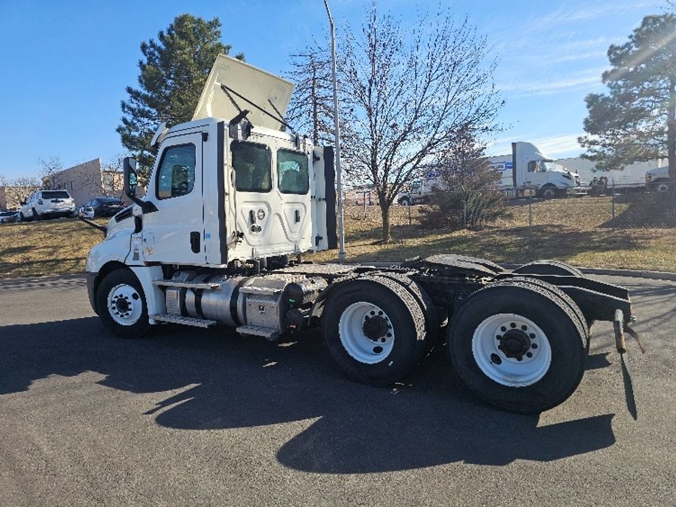 Day Cab Tractor-Heavy Duty Tractors-Freightliner-2020-T12664ST-Kansas City-MO-375,217\n\t\tmiles-$ 51,750 - Image 5