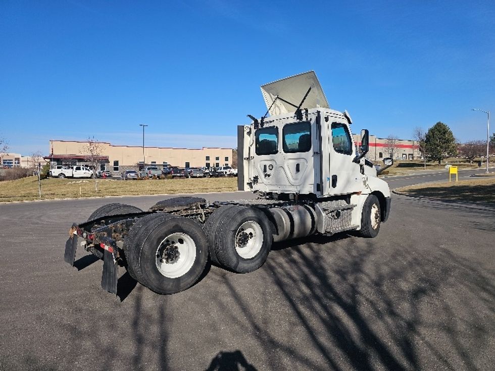 Day Cab Tractor-Heavy Duty Tractors-Freightliner-2020-T12664ST-Kansas City-MO-375,217\n\t\tmiles-$ 51,750 - Image 7
