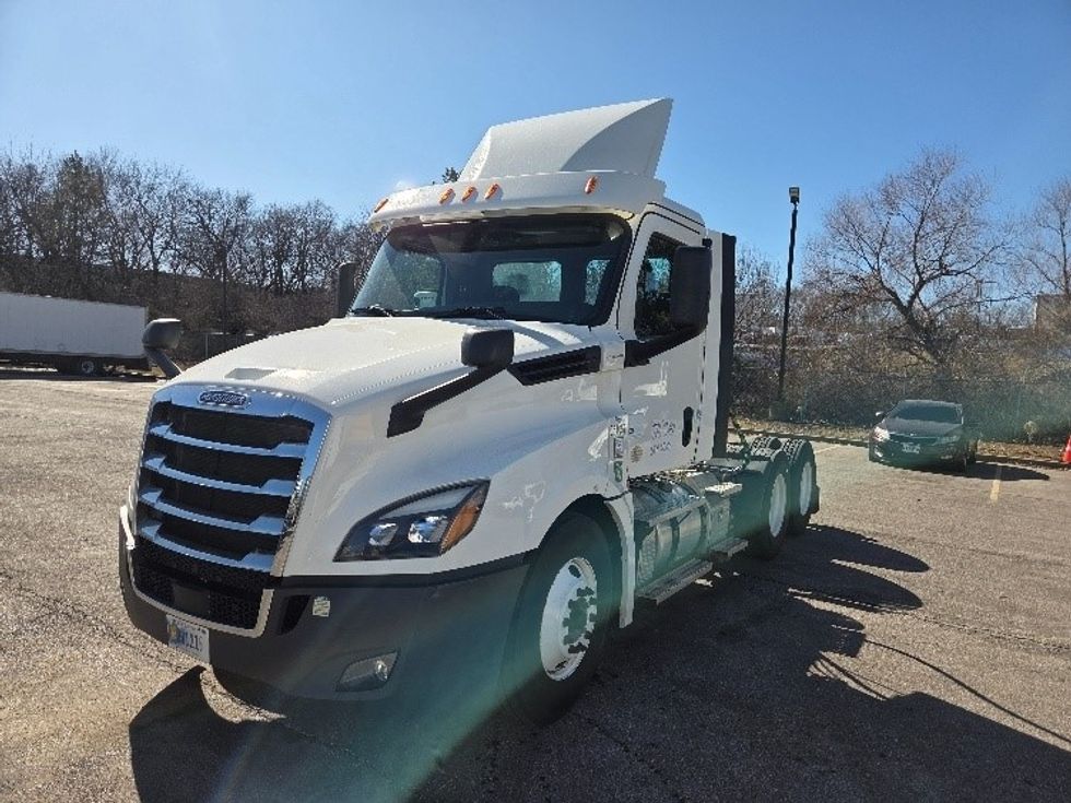 Day Cab Tractor-Heavy Duty Tractors-Freightliner-2020-T12664ST-Kansas City-MO-397,570\n\t\tmiles-$ 50,500 - Image 3