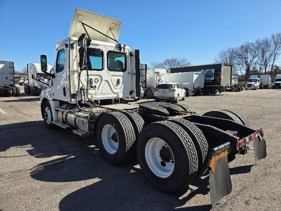 Day Cab Tractor-Heavy Duty Tractors-Freightliner-2020-T12664ST-Kansas City-MO-397,570\n\t\tmiles-$ 50,500 - Image 5