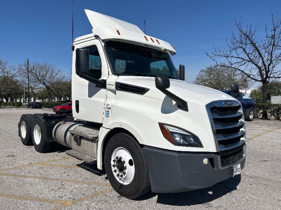 Day Cab Tractor-Heavy Duty Tractors-Freightliner-2020-T12664ST-Katy-TX-326,219\n\t\tmiles-$ 56,000 - Image 1