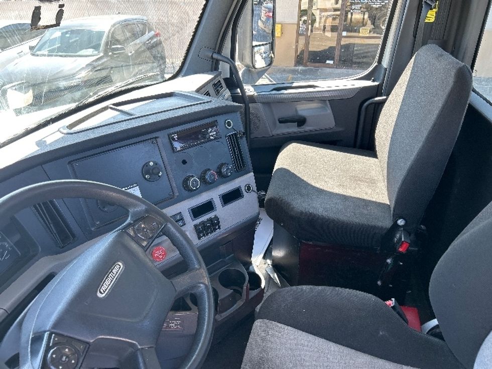Day Cab Tractor-Heavy Duty Tractors-Freightliner-2020-T12664ST-Katy-TX-326,219\n\t\tmiles-$ 56,000 - Image 10
