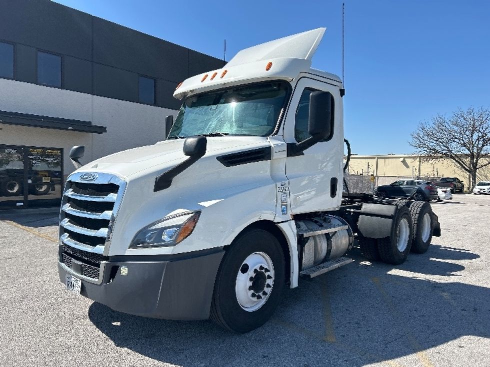 Day Cab Tractor-Heavy Duty Tractors-Freightliner-2020-T12664ST-Katy-TX-326,219\n\t\tmiles-$ 56,000 - Image 3