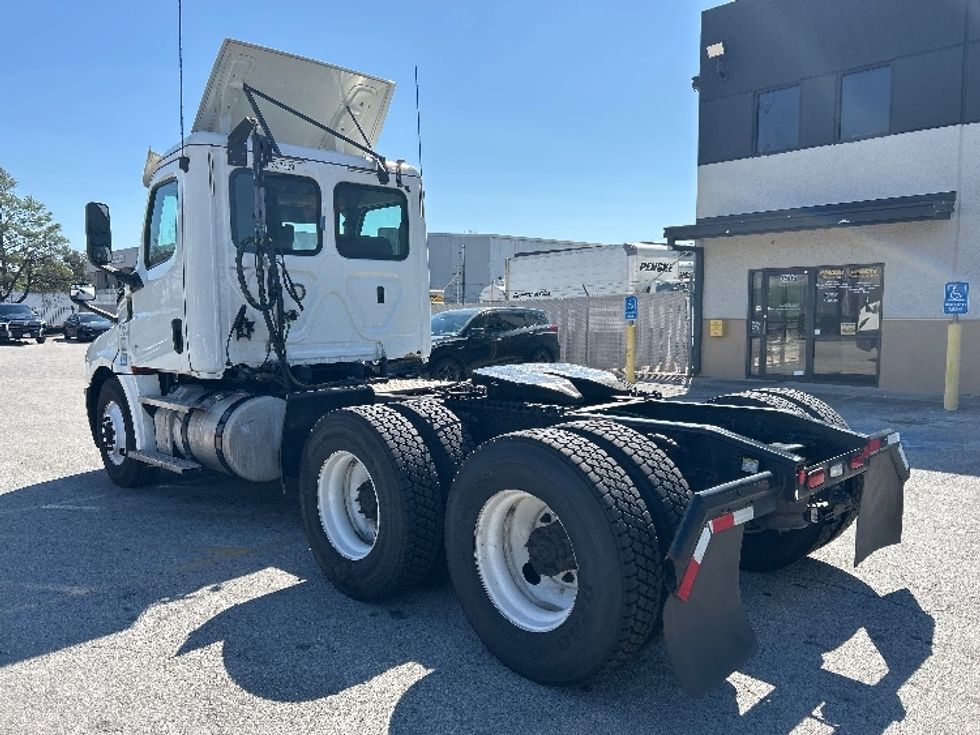 Day Cab Tractor-Heavy Duty Tractors-Freightliner-2020-T12664ST-Katy-TX-326,219\n\t\tmiles-$ 56,000 - Image 5