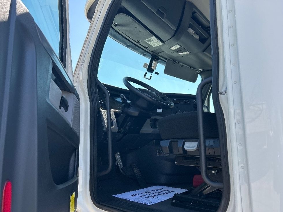 Day Cab Tractor-Heavy Duty Tractors-Freightliner-2020-T12664ST-Katy-TX-326,219\n\t\tmiles-$ 56,000 - Image 9